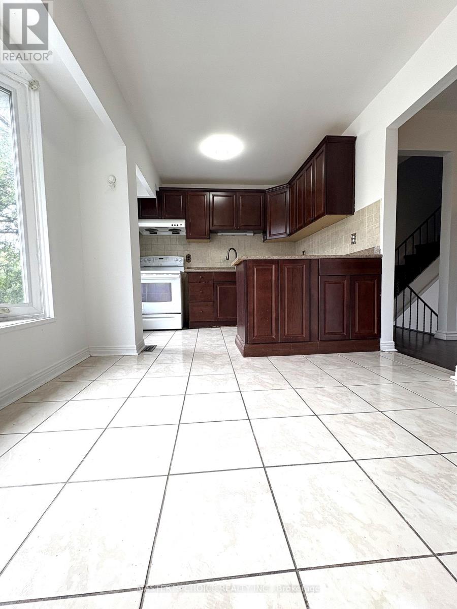 166 Collingsbrook Boulevard, Toronto, Ontario  M1W 1M7 - Photo 8 - E12456806