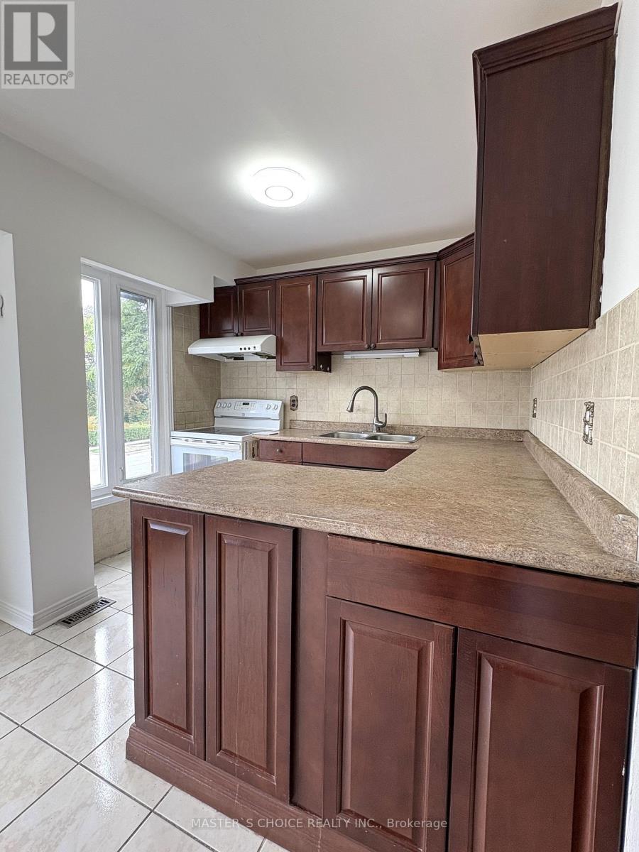 166 Collingsbrook Boulevard, Toronto, Ontario  M1W 1M7 - Photo 9 - E12456806