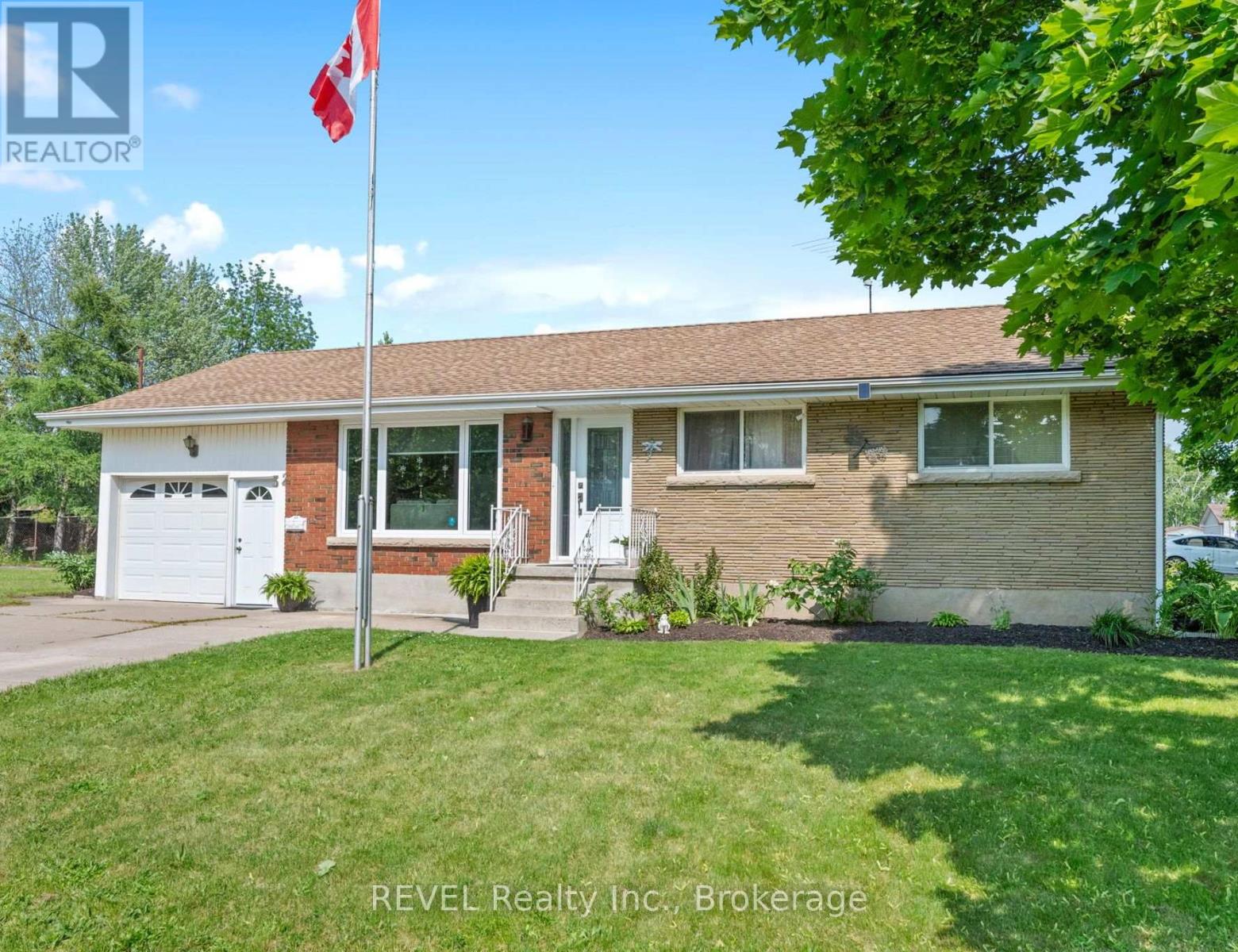 32 HANSON DRIVE N, St. Catharines, Ontario