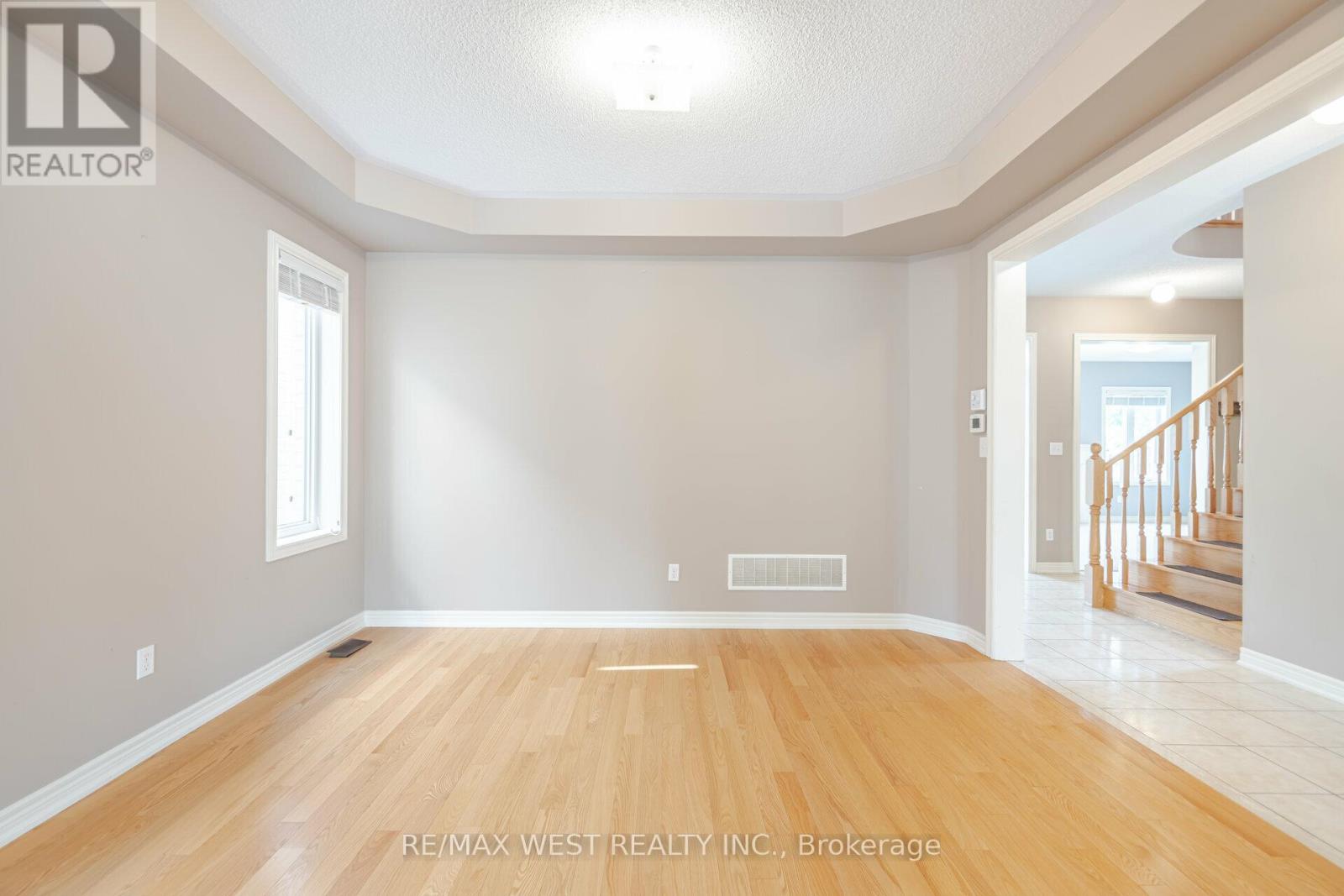 422 Hidden Trail, Oakville, Ontario  L6M 0N3 - Photo 10 - W12459057