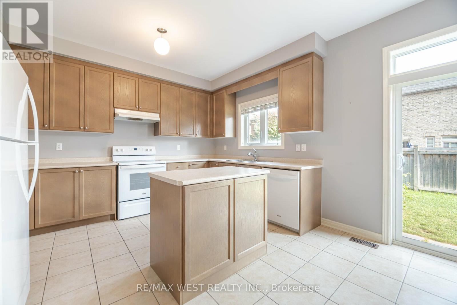 422 Hidden Trail, Oakville, Ontario  L6M 0N3 - Photo 16 - W12459057