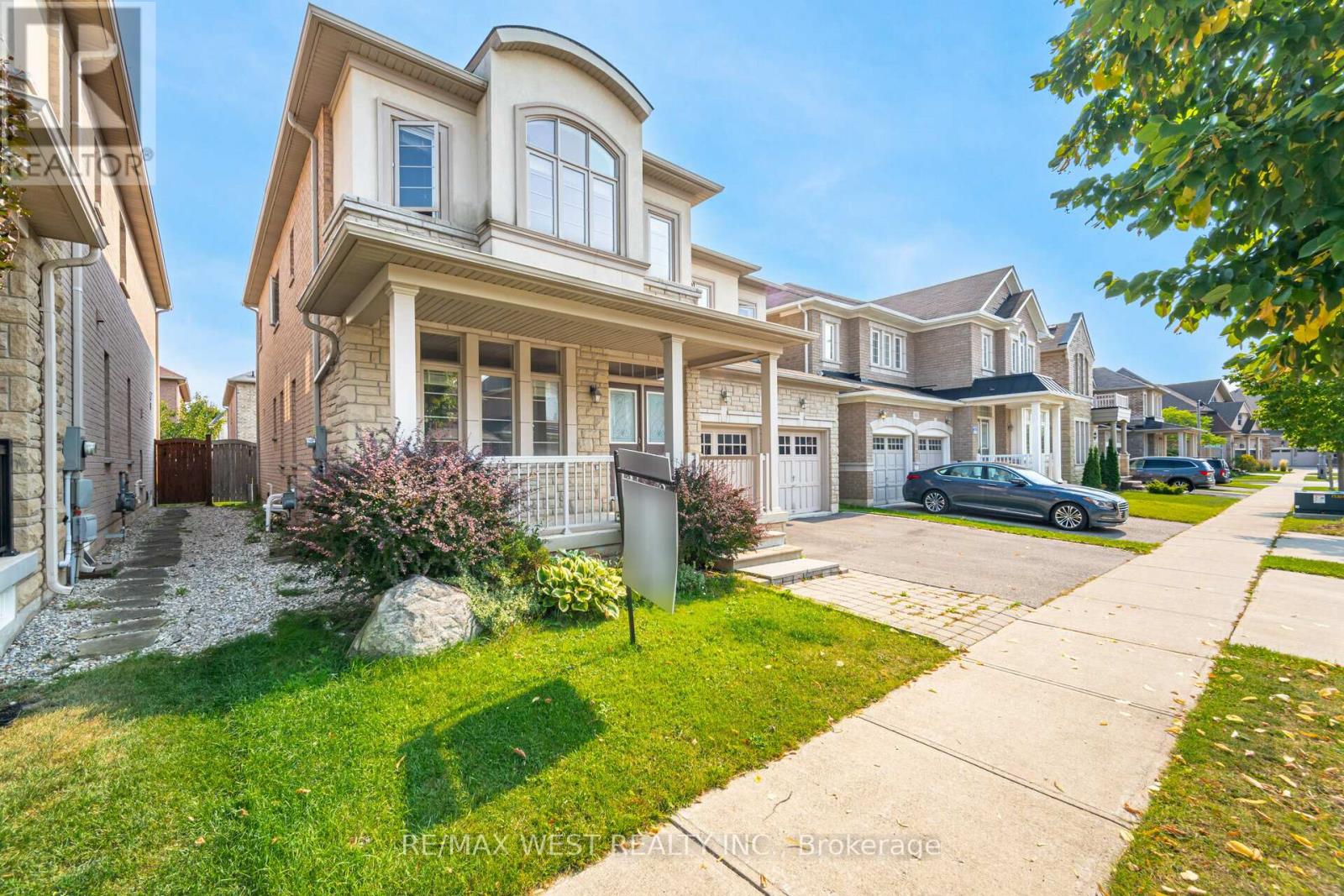 422 Hidden Trail, Oakville, Ontario  L6M 0N3 - Photo 2 - W12459057
