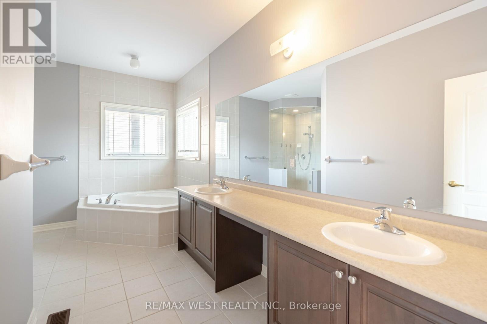 422 Hidden Trail, Oakville, Ontario  L6M 0N3 - Photo 31 - W12459057