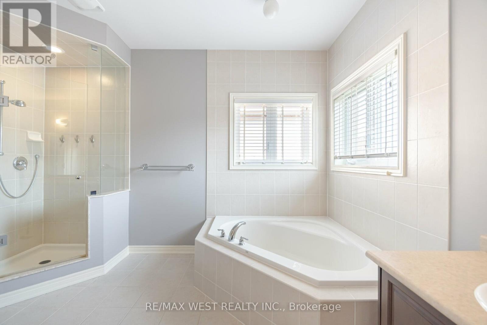 422 Hidden Trail, Oakville, Ontario  L6M 0N3 - Photo 32 - W12459057