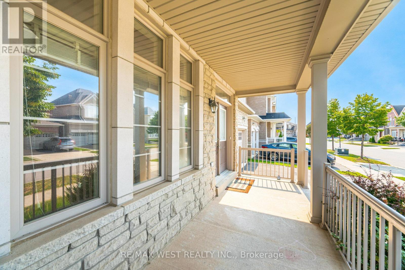 422 Hidden Trail, Oakville, Ontario  L6M 0N3 - Photo 4 - W12459057