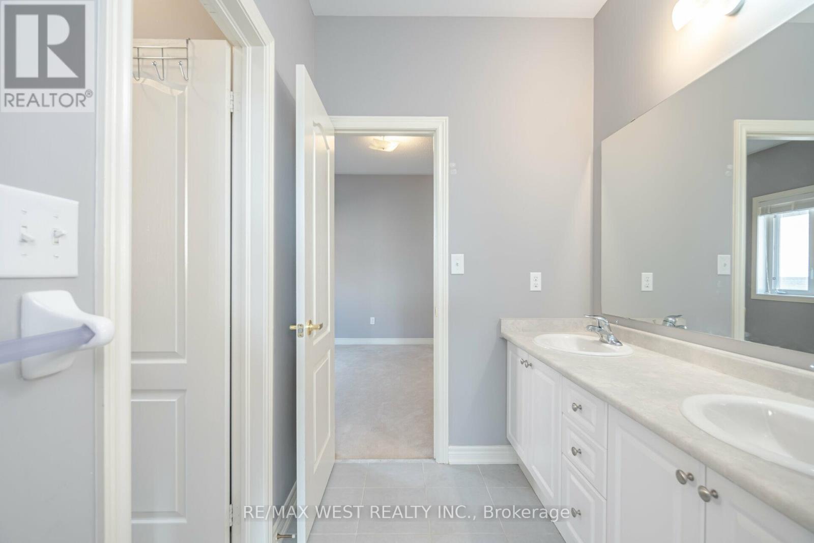 422 Hidden Trail, Oakville, Ontario  L6M 0N3 - Photo 40 - W12459057