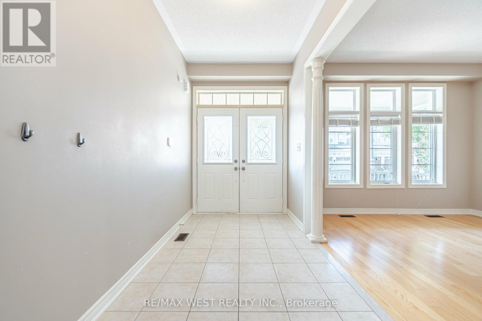 422 Hidden Trail, Oakville, Ontario  L6M 0N3 - Photo 5 - W12459057