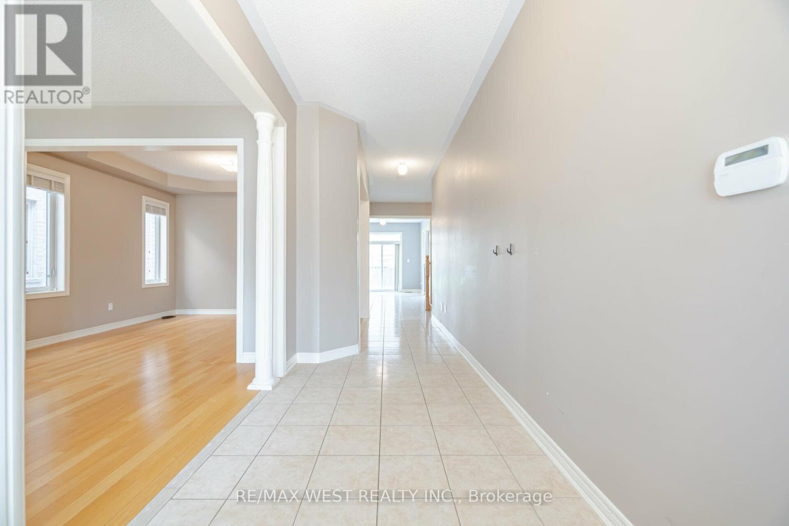 422 Hidden Trail, Oakville, Ontario  L6M 0N3 - Photo 6 - W12459057