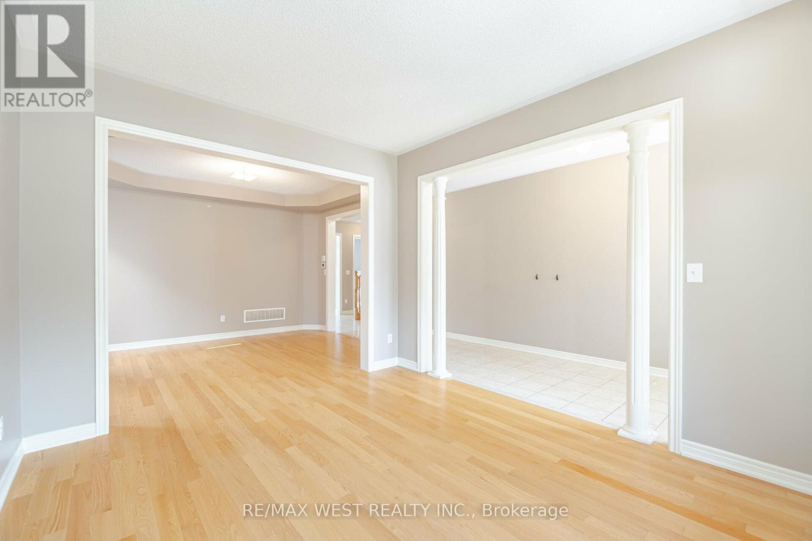 422 Hidden Trail, Oakville, Ontario  L6M 0N3 - Photo 9 - W12459057