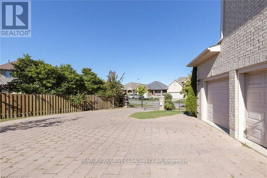2016 Beaverbrook Avenue, London North, Ontario  N6H 5X3 - Photo 32 - X12459066