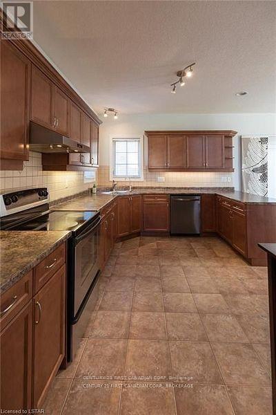 2016 Beaverbrook Avenue, London North, Ontario  N6H 5X3 - Photo 9 - X12459066