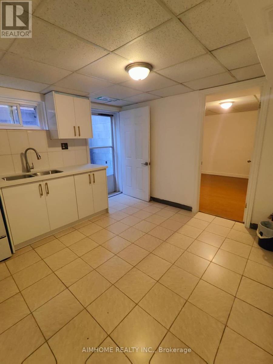 7 Empringham Crescent, Markham, Ontario  L3R 3E9 - Photo 3 - N12459063