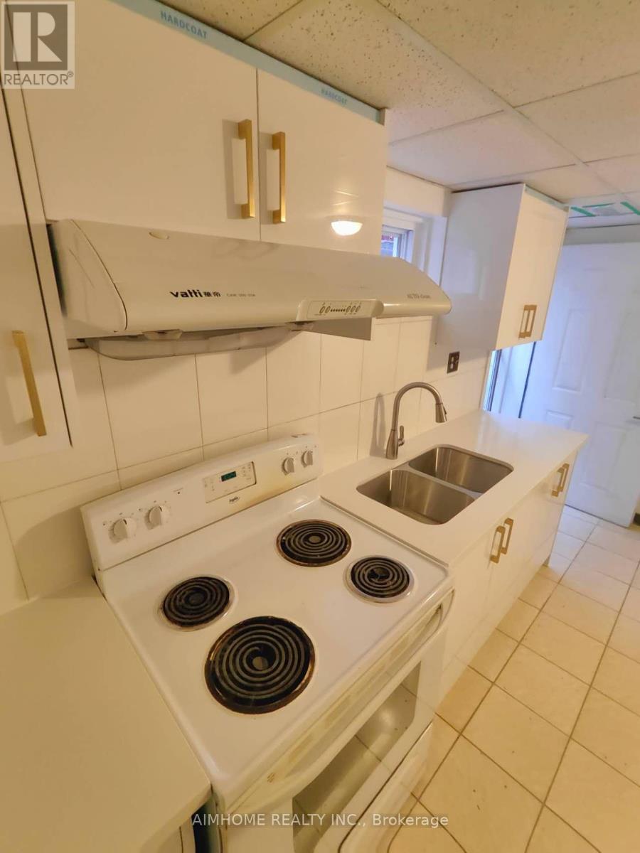 7 Empringham Crescent, Markham, Ontario  L3R 3E9 - Photo 9 - N12459063