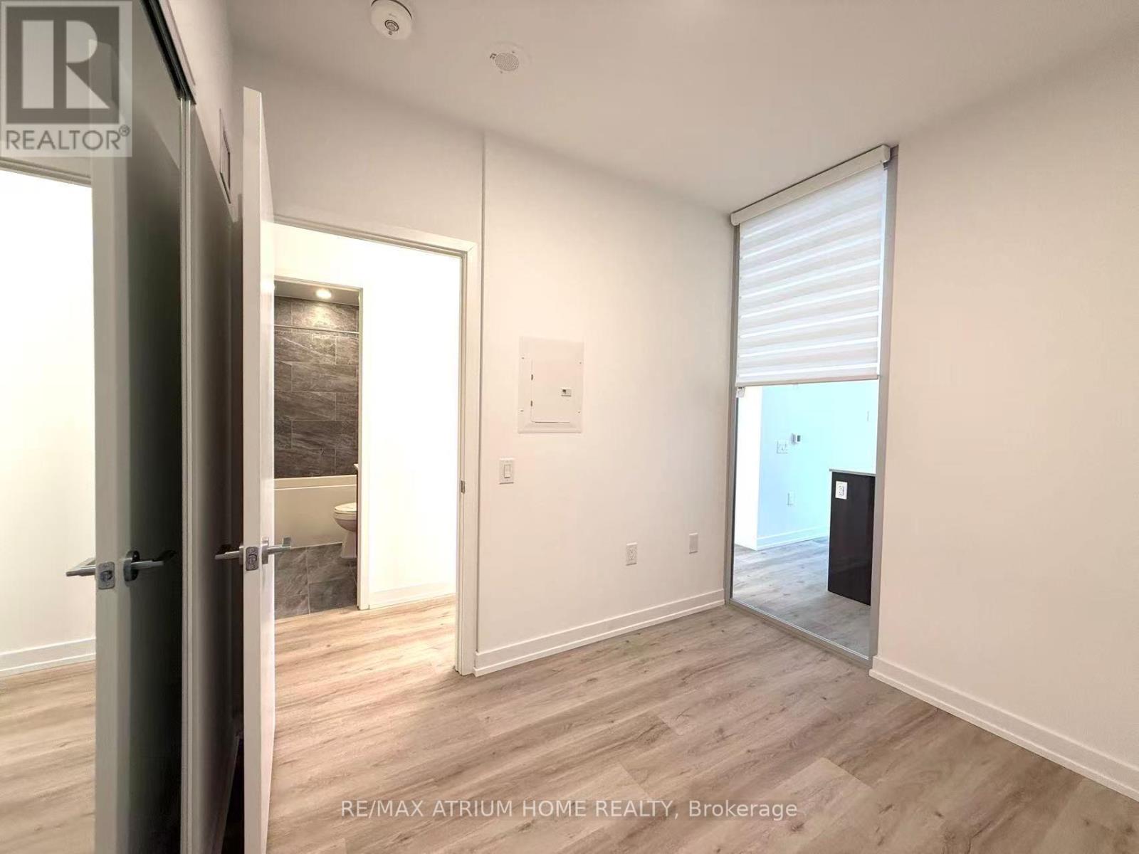 407 - 395 Square One Drive, Mississauga, Ontario  L5B 0P6 - Photo 12 - W12459068