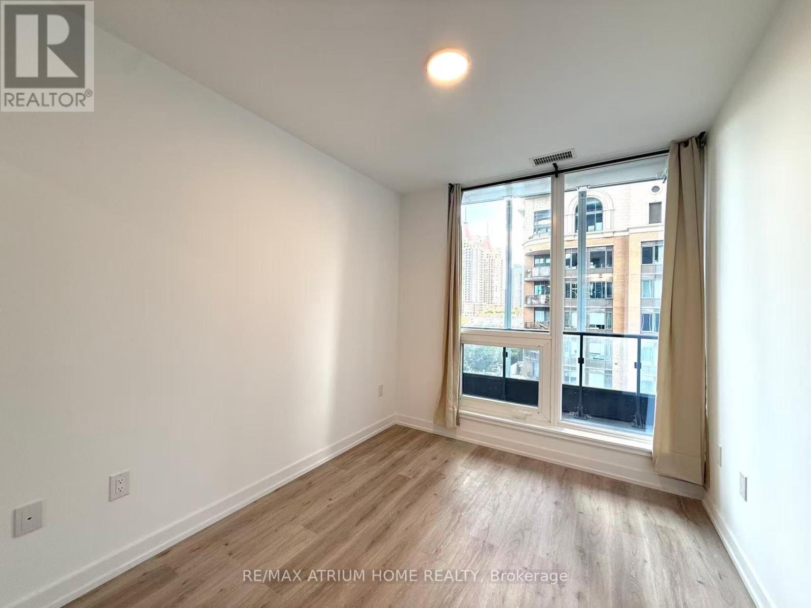 407 - 395 Square One Drive, Mississauga, Ontario  L5B 0P6 - Photo 18 - W12459068
