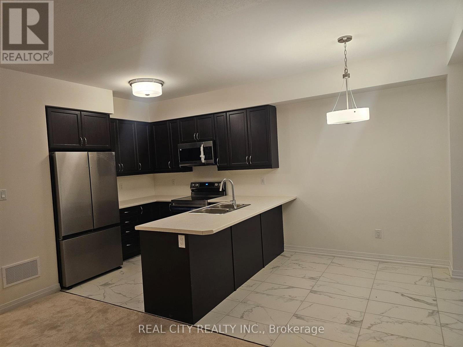 48 Mckernan Avenue, Brantford, Ontario  N3V 0C2 - Photo 11 - X12459070