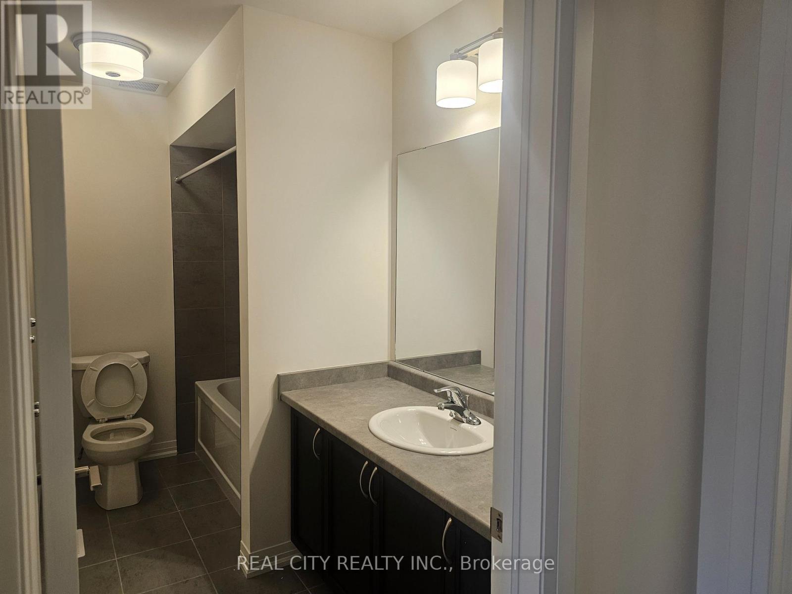 48 Mckernan Avenue, Brantford, Ontario  N3V 0C2 - Photo 24 - X12459070