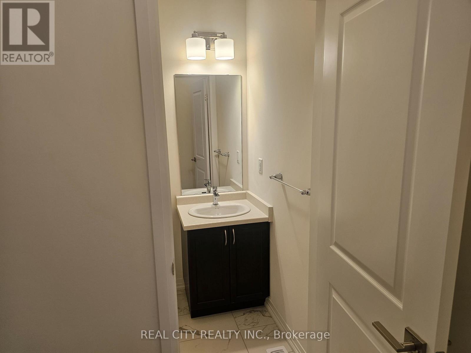 48 Mckernan Avenue, Brantford, Ontario  N3V 0C2 - Photo 6 - X12459070