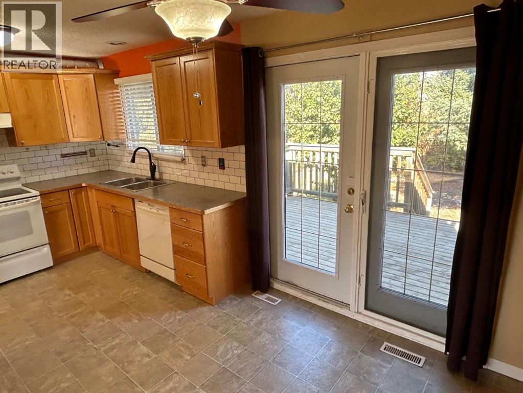 Property at 114 Eagle Road N image 4