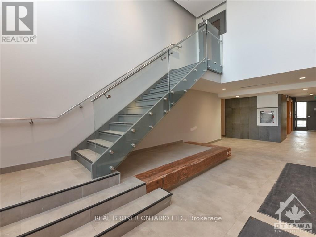 316 - 320 Miwate Private, Ottawa, Ontario  K1R 0E1 - Photo 2 - X12459078