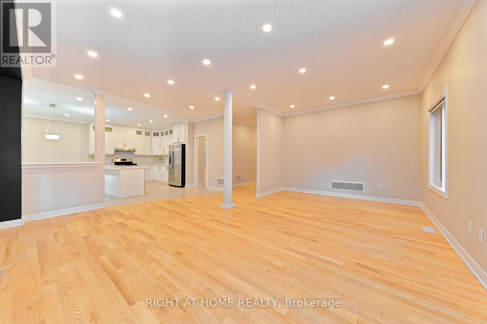 6843 Campbell Settler Court E, Mississauga, Ontario  L5W 1B3 - Photo 12 - W12459080