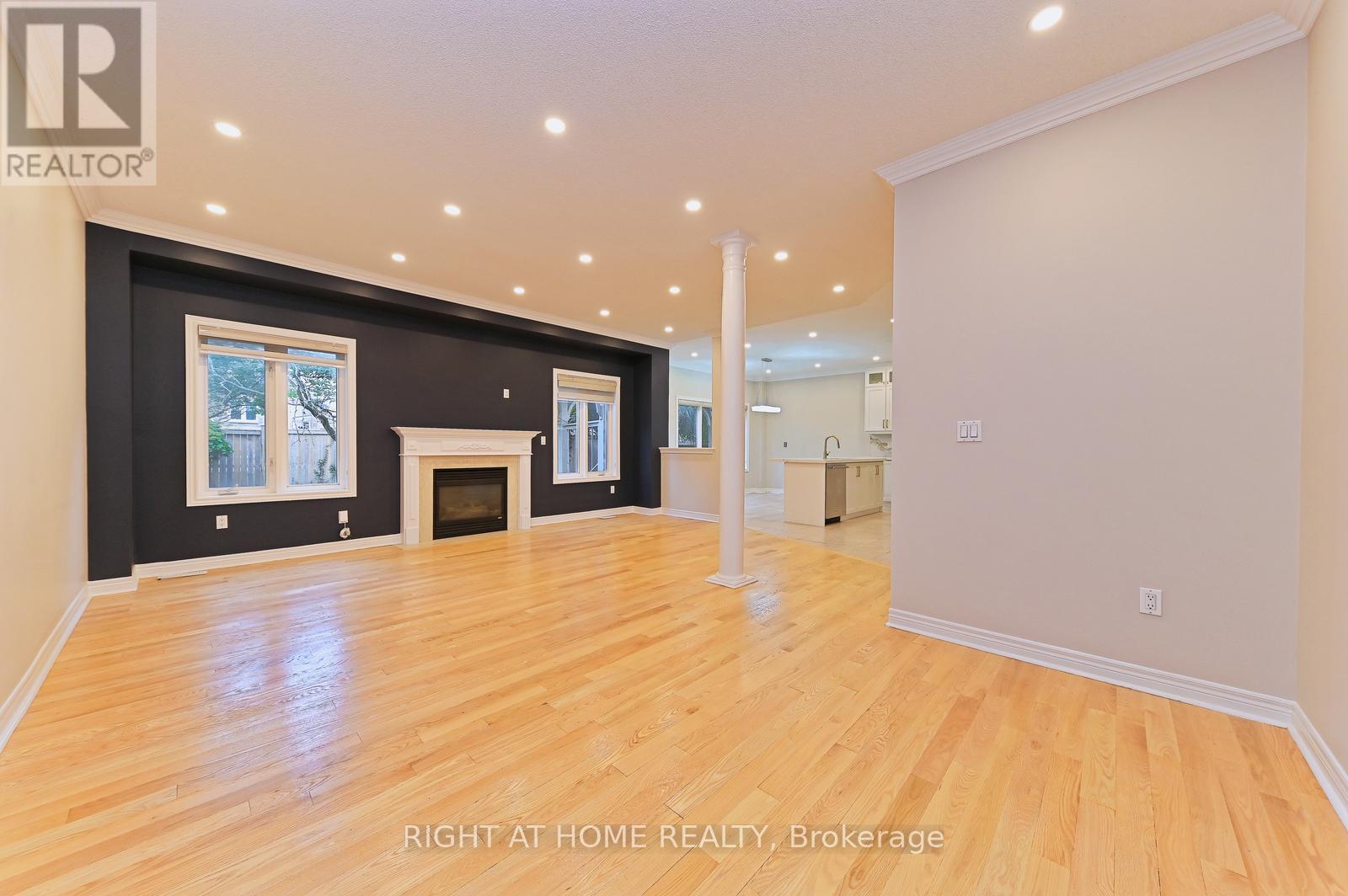 6843 Campbell Settler Court E, Mississauga, Ontario  L5W 1B3 - Photo 13 - W12459080