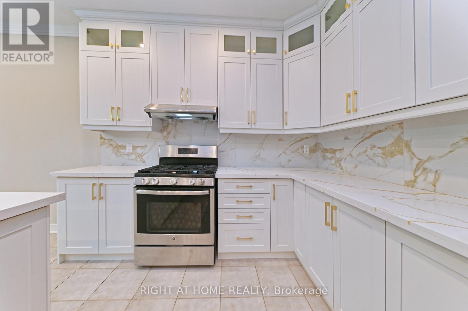 6843 Campbell Settler Court E, Mississauga, Ontario  L5W 1B3 - Photo 19 - W12459080