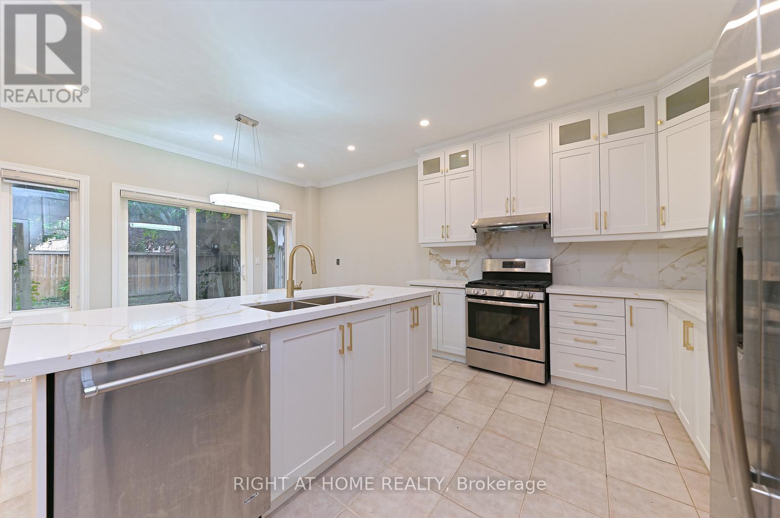 6843 Campbell Settler Court E, Mississauga, Ontario  L5W 1B3 - Photo 21 - W12459080