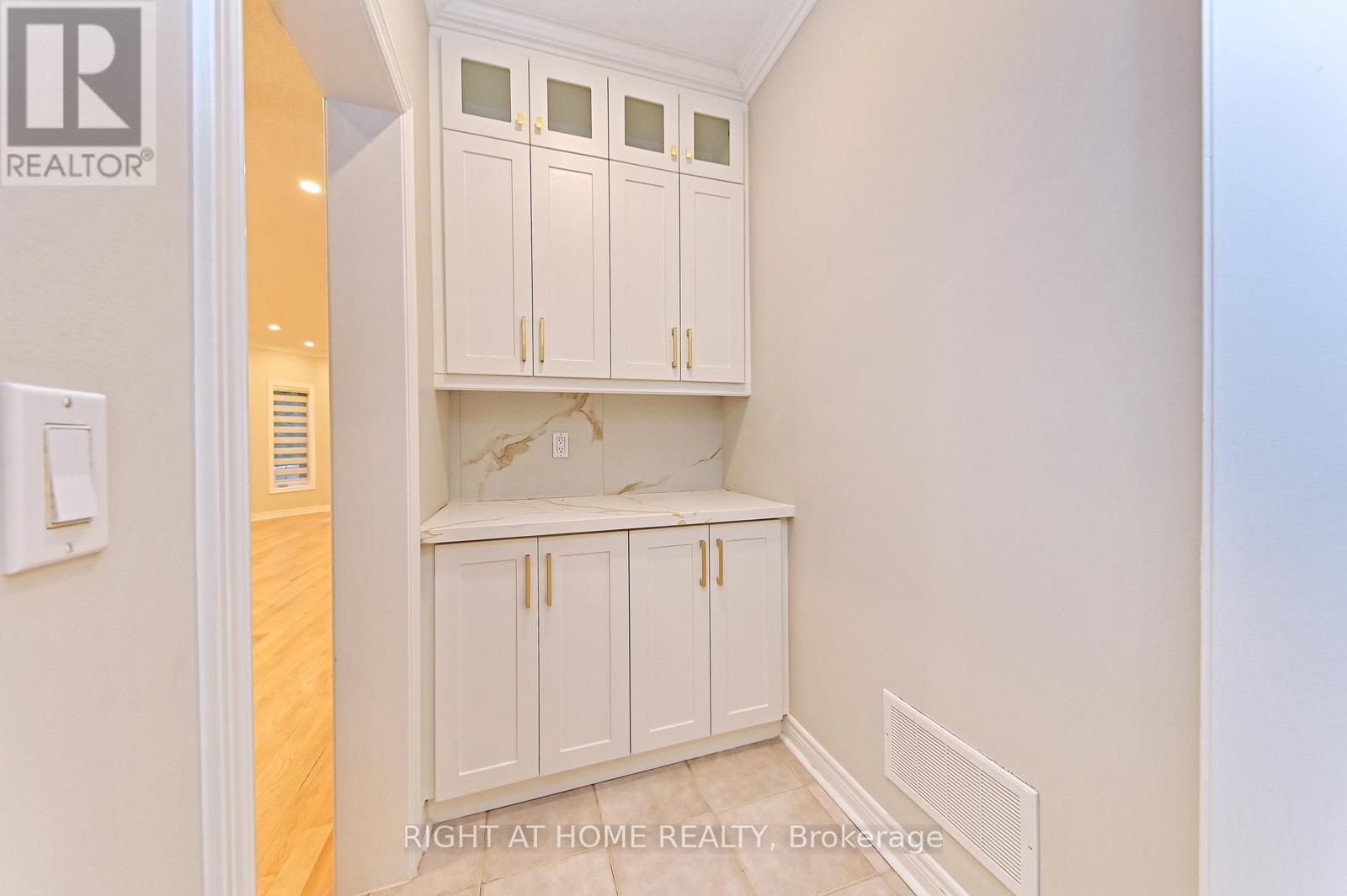 6843 Campbell Settler Court E, Mississauga, Ontario  L5W 1B3 - Photo 25 - W12459080