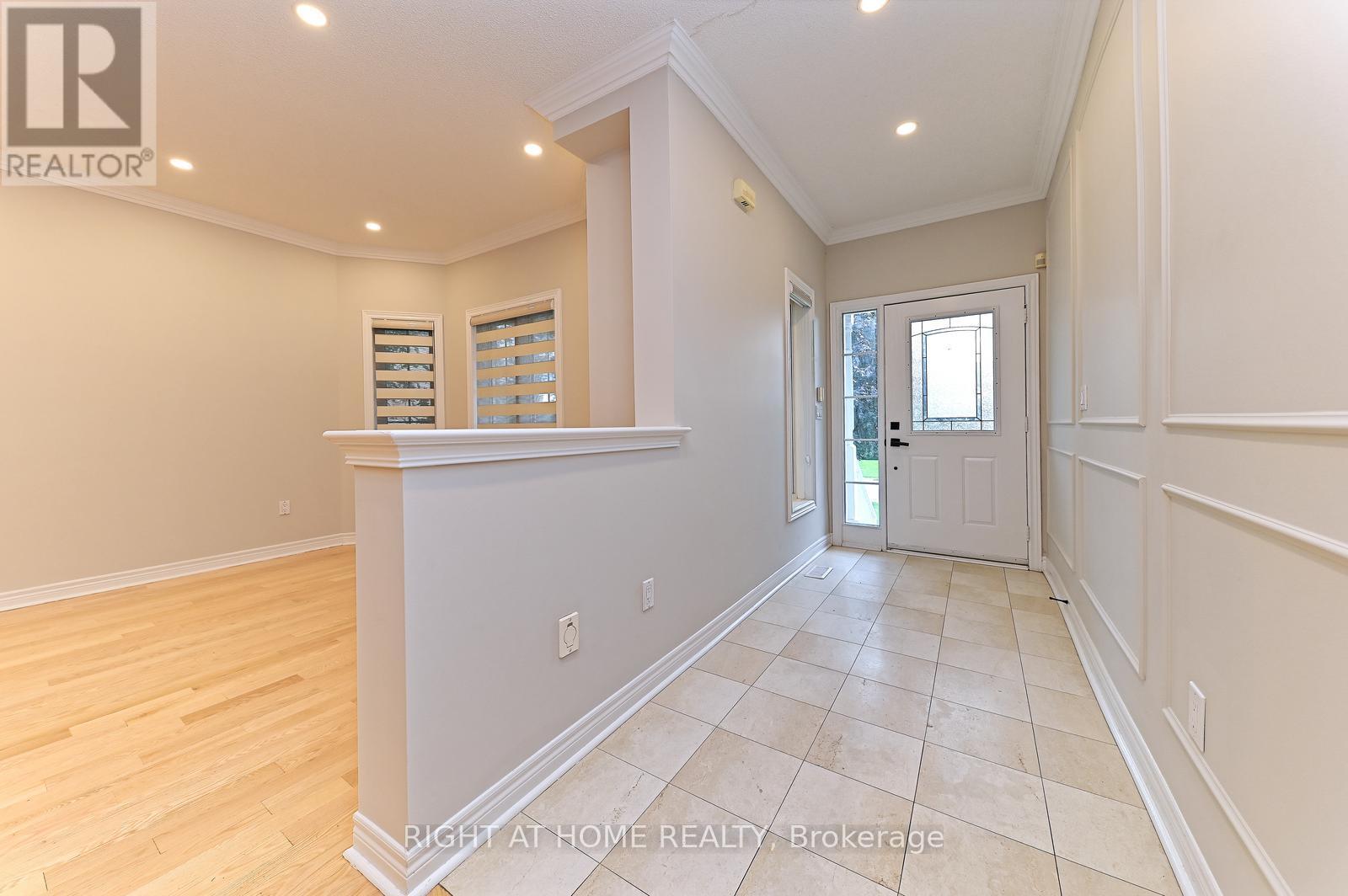 6843 Campbell Settler Court E, Mississauga, Ontario  L5W 1B3 - Photo 4 - W12459080