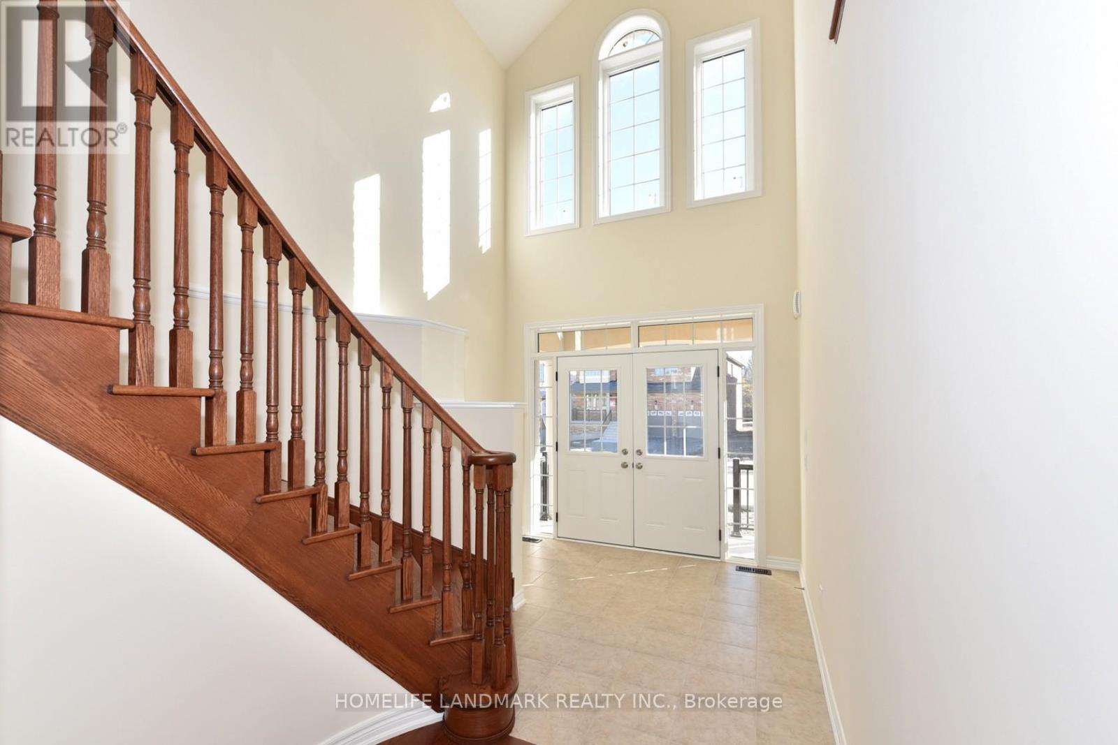 602 Clifford Perry Place, Newmarket, Ontario  L3X 0J2 - Photo 4 - N12459082