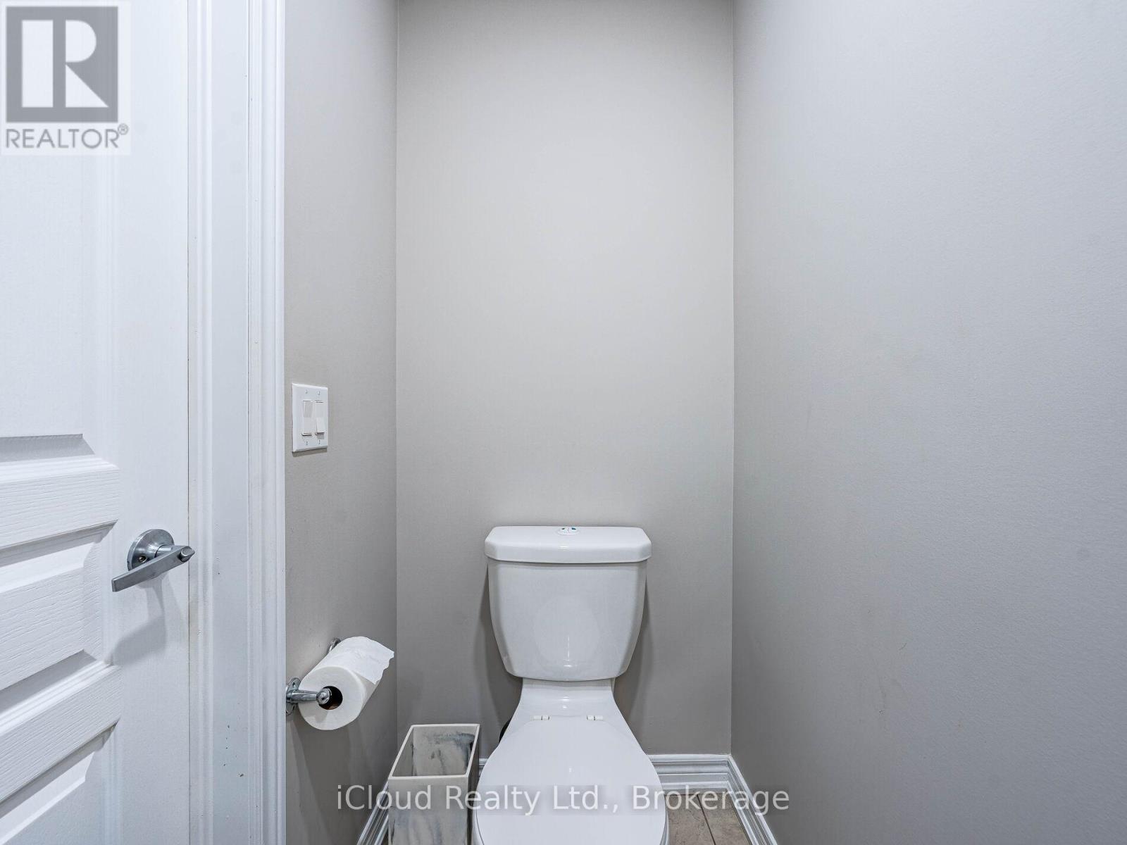 135 Windrow Street, Richmond Hill, Ontario  L4E 4Y4 - Photo 12 - N12455620