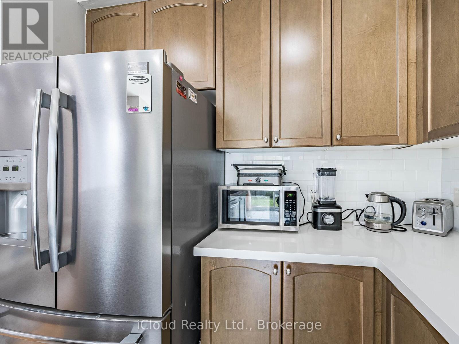 135 Windrow Street, Richmond Hill, Ontario  L4E 4Y4 - Photo 15 - N12455620