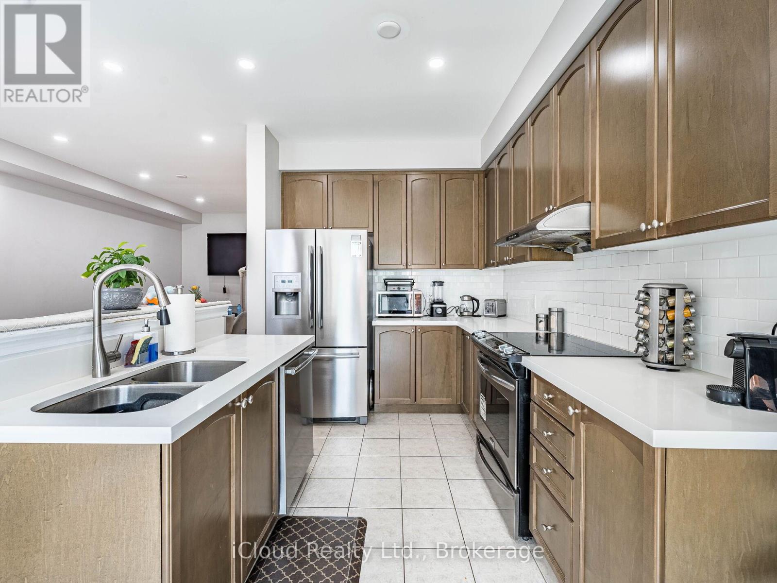 135 Windrow Street, Richmond Hill, Ontario  L4E 4Y4 - Photo 17 - N12455620