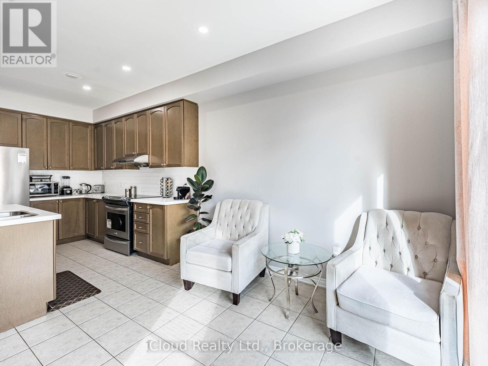 135 Windrow Street, Richmond Hill, Ontario  L4E 4Y4 - Photo 19 - N12455620