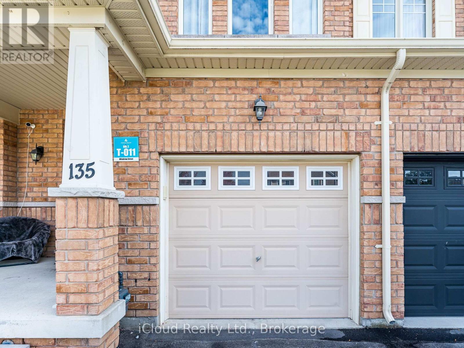 135 Windrow Street, Richmond Hill, Ontario  L4E 4Y4 - Photo 2 - N12455620