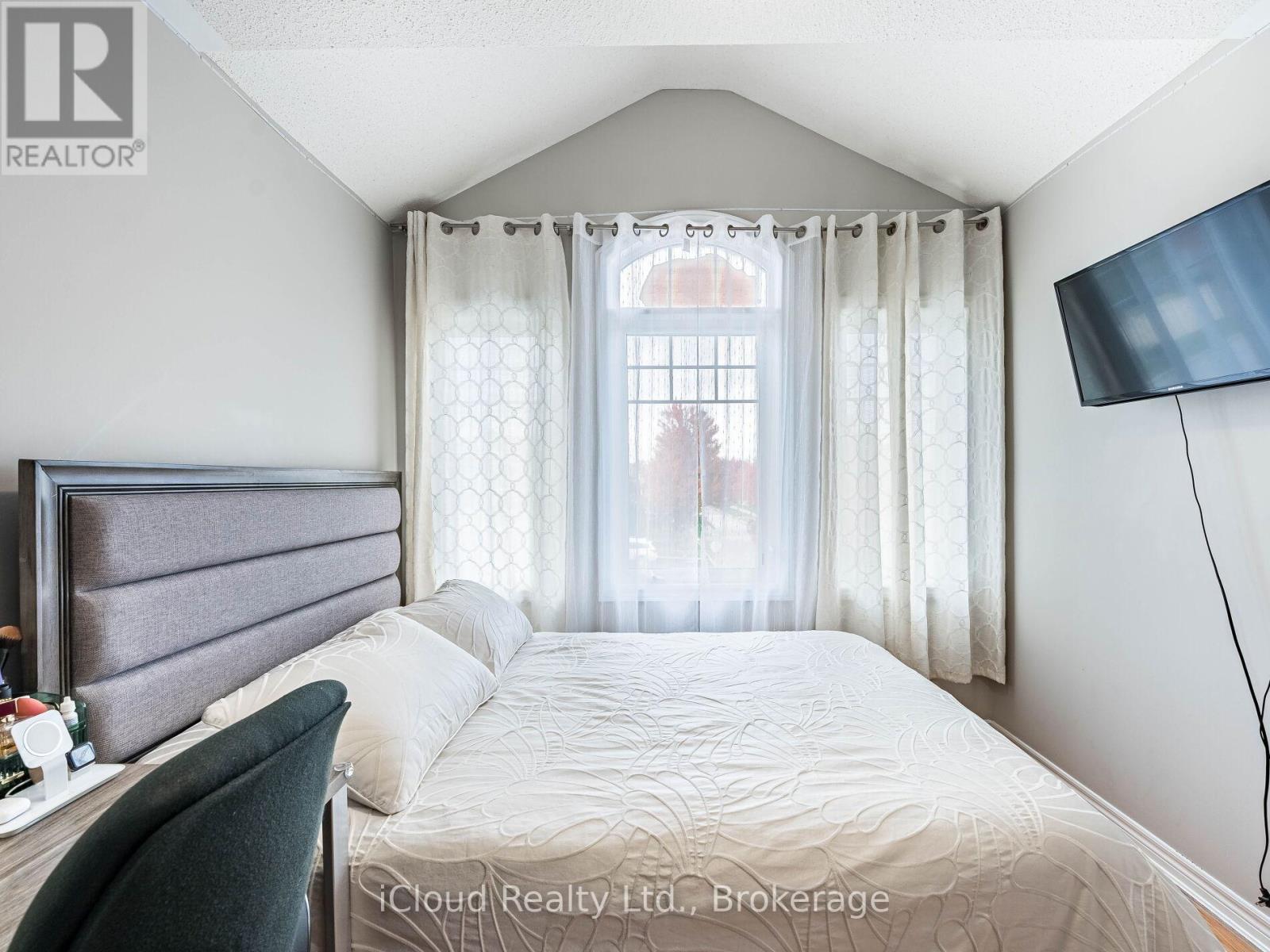 135 Windrow Street, Richmond Hill, Ontario  L4E 4Y4 - Photo 31 - N12455620