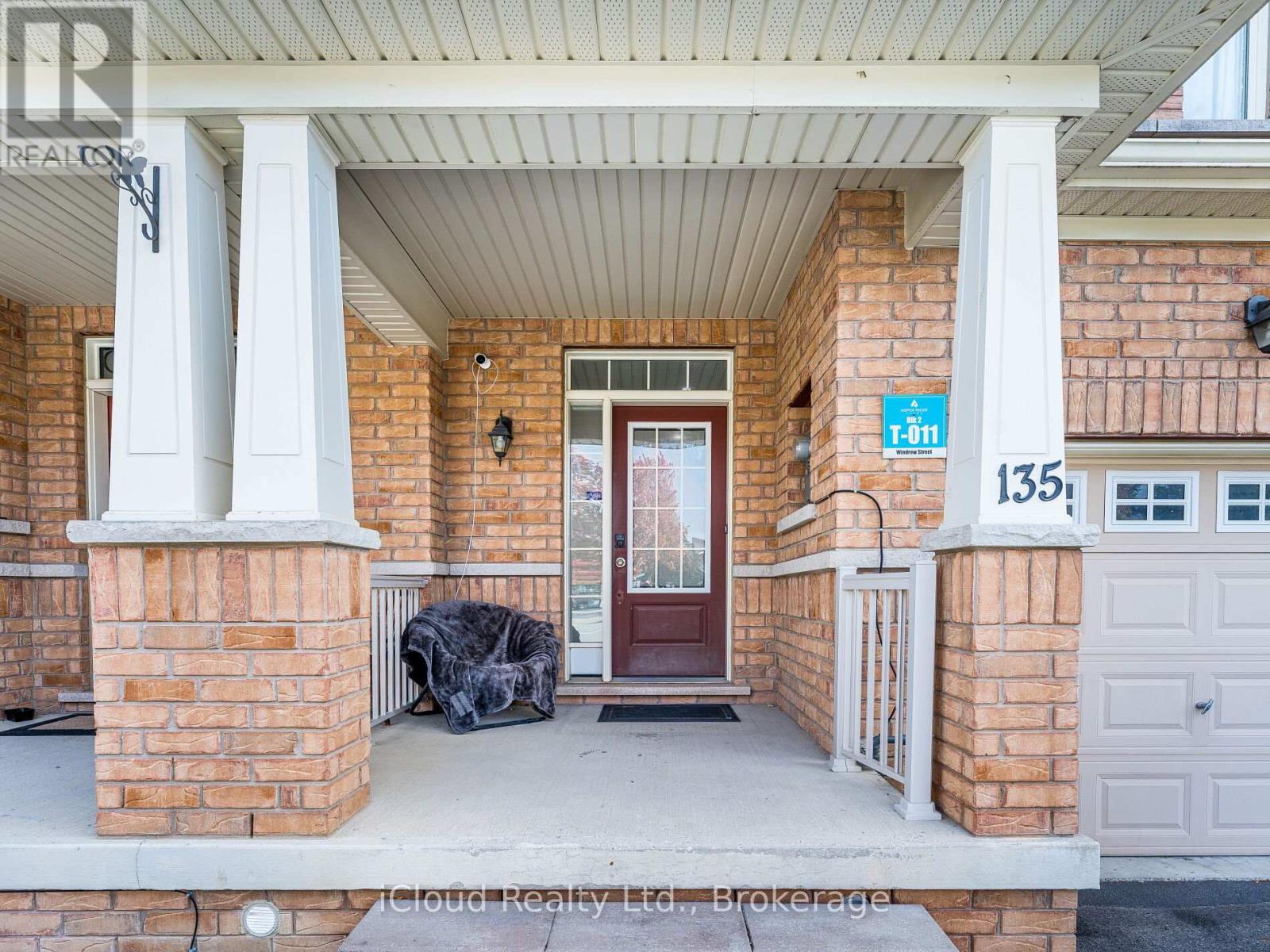 135 Windrow Street, Richmond Hill, Ontario  L4E 4Y4 - Photo 3 - N12455620