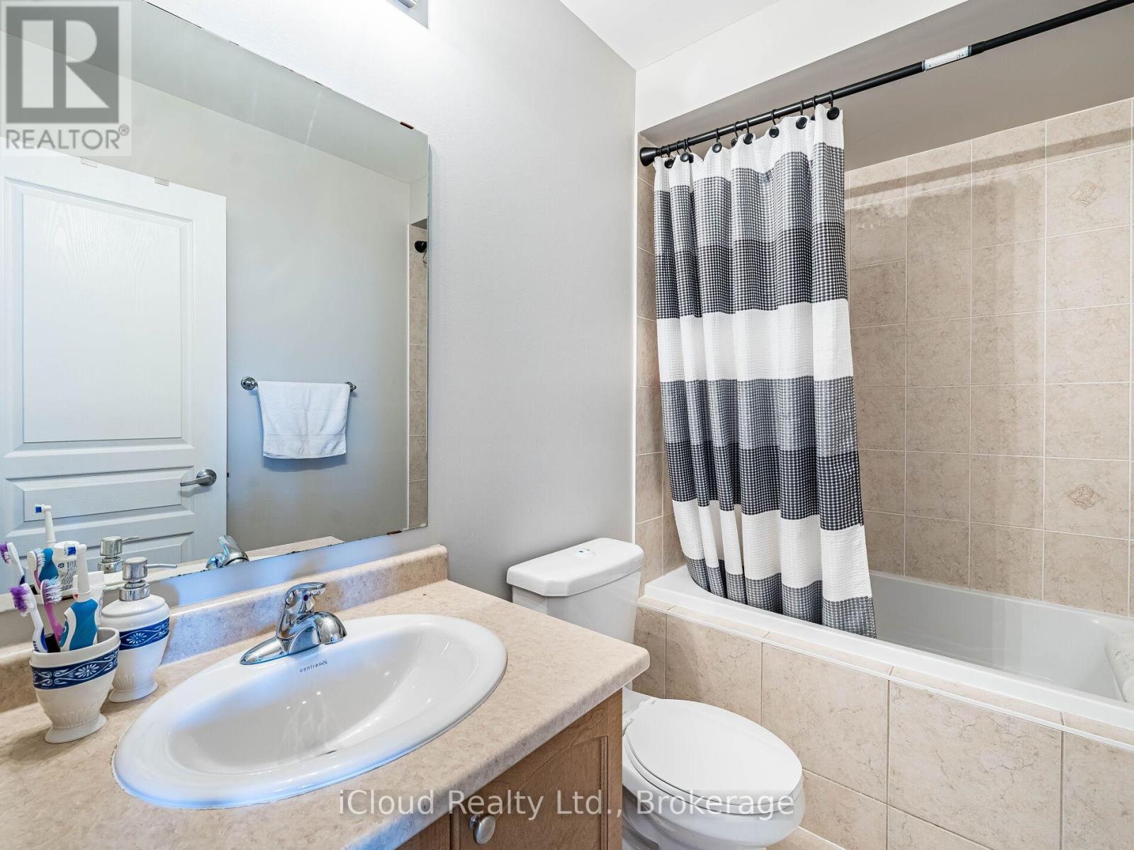 135 Windrow Street, Richmond Hill, Ontario  L4E 4Y4 - Photo 33 - N12455620