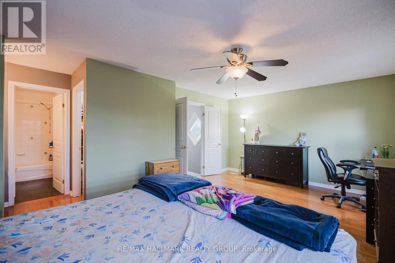 584 Wild Shore Crescent, Ottawa, Ontario  K1V 1T4 - Photo 12 - X12459091