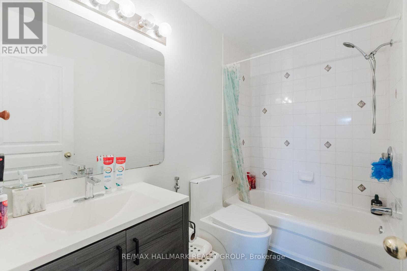 584 Wild Shore Crescent, Ottawa, Ontario  K1V 1T4 - Photo 13 - X12459091