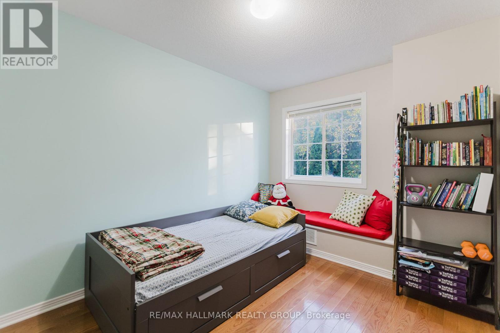 584 Wild Shore Crescent, Ottawa, Ontario  K1V 1T4 - Photo 14 - X12459091