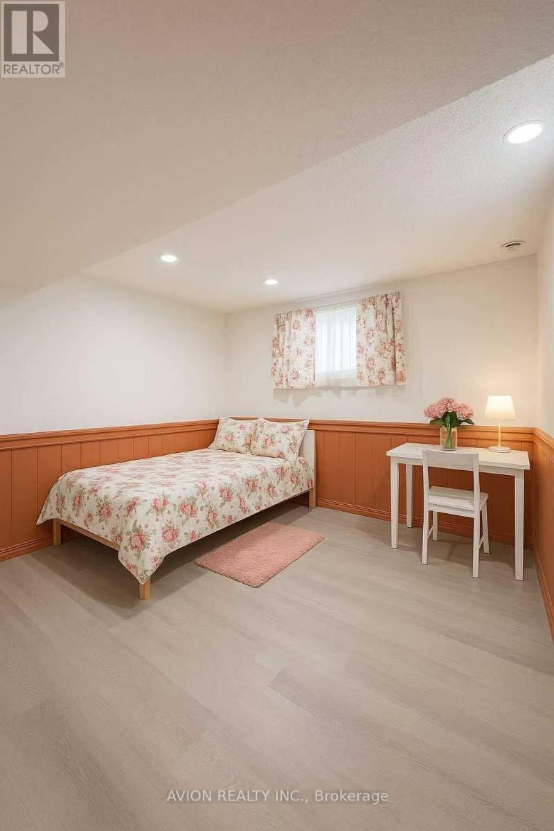 6 Rollingwood Drive, Toronto, Ontario  M2H 2M5 - Photo 3 - C12445509