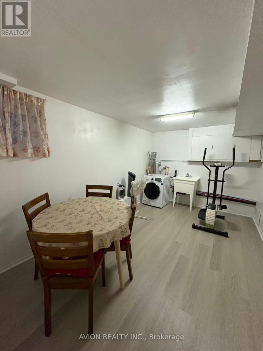 6 Rollingwood Drive, Toronto, Ontario  M2H 2M5 - Photo 7 - C12445509