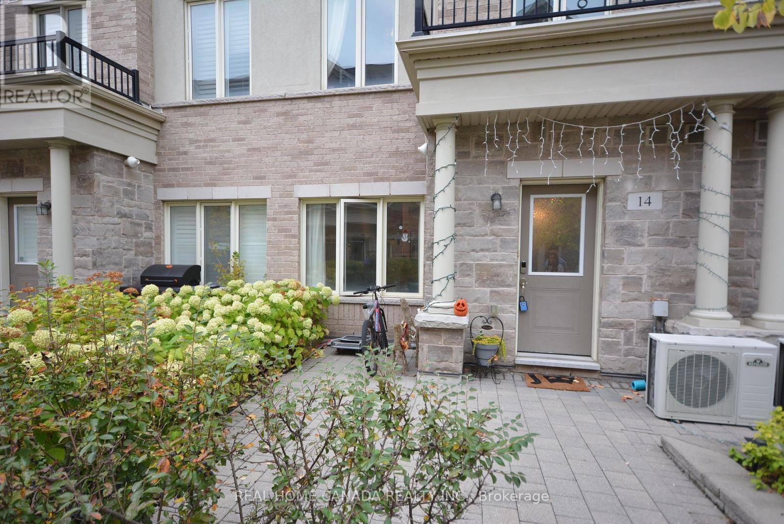 Th 14 - 25 Coneflower Crescent, Toronto, Ontario  M2R 0A5 - Photo 2 - C12459097