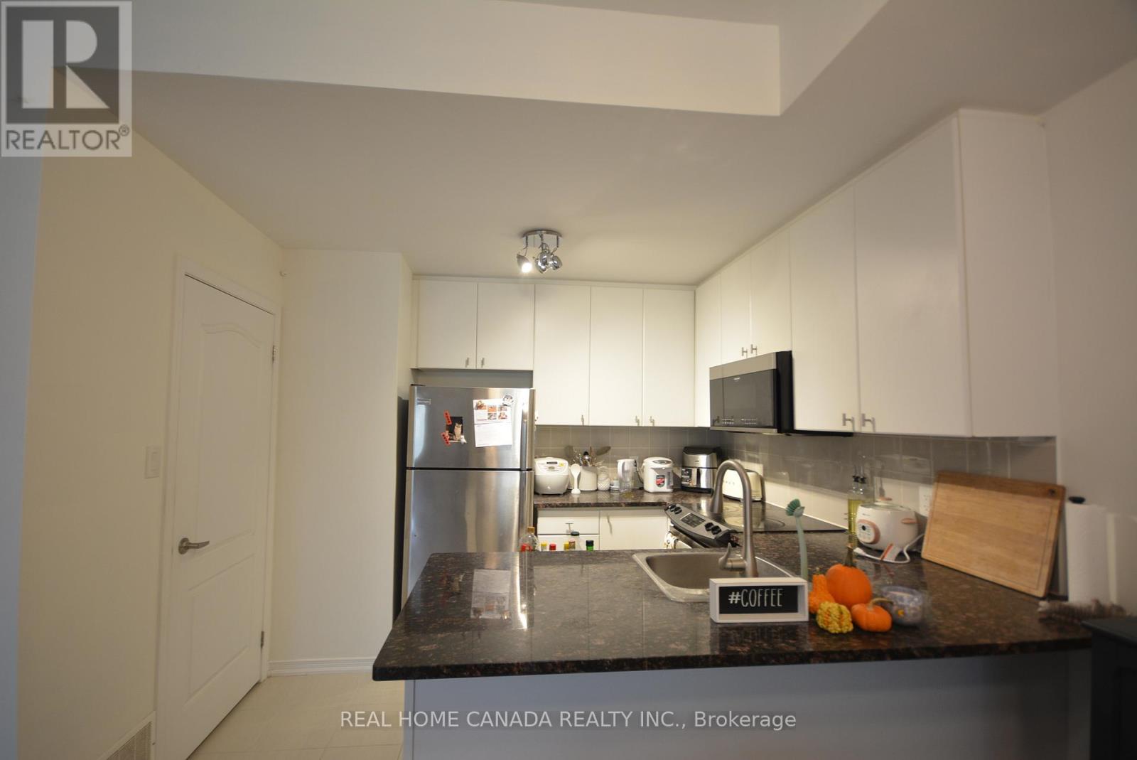 Th 14 - 25 Coneflower Crescent, Toronto, Ontario  M2R 0A5 - Photo 8 - C12459097