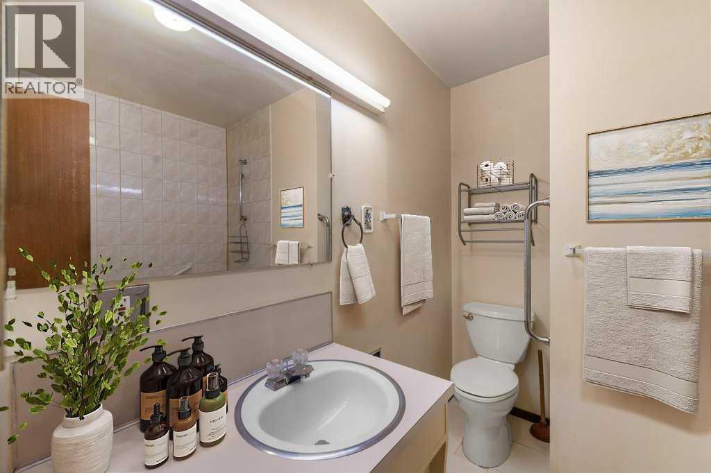 4207 Brisebois Drive Nw, Calgary, Alberta  T2L 2G1 - Photo 11 - A2259275