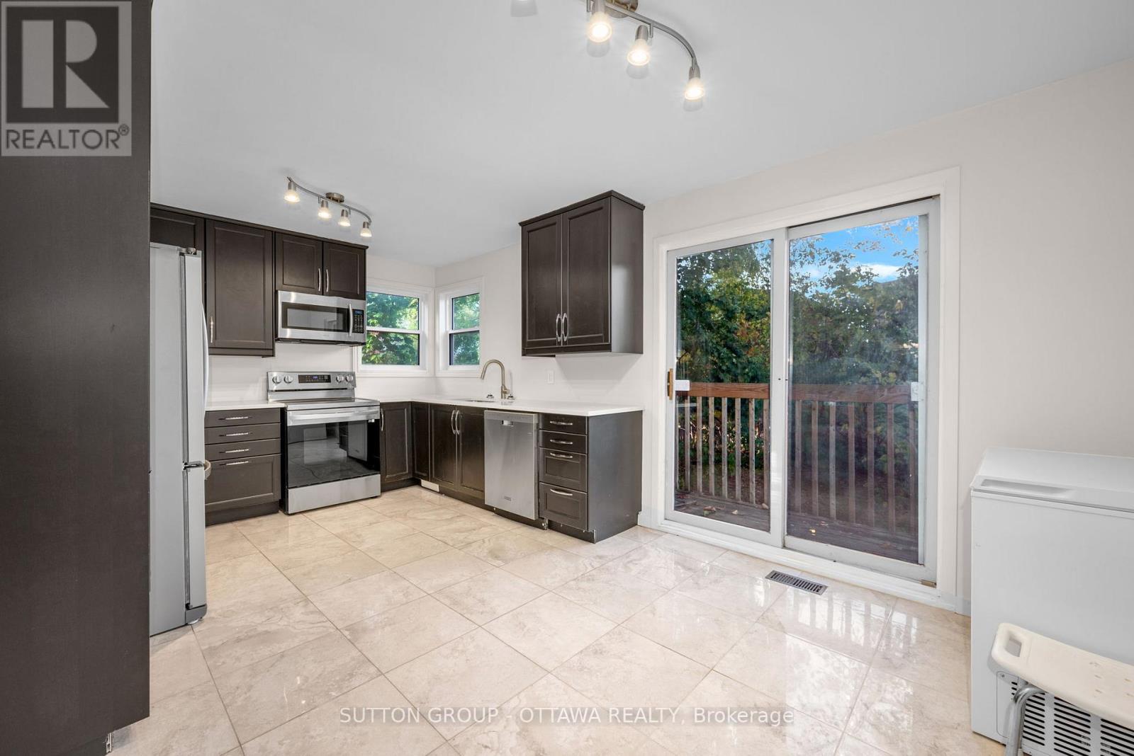 1 Marielle Court, Ottawa, Ontario  K2B 8P3 - Photo 10 - X12459098