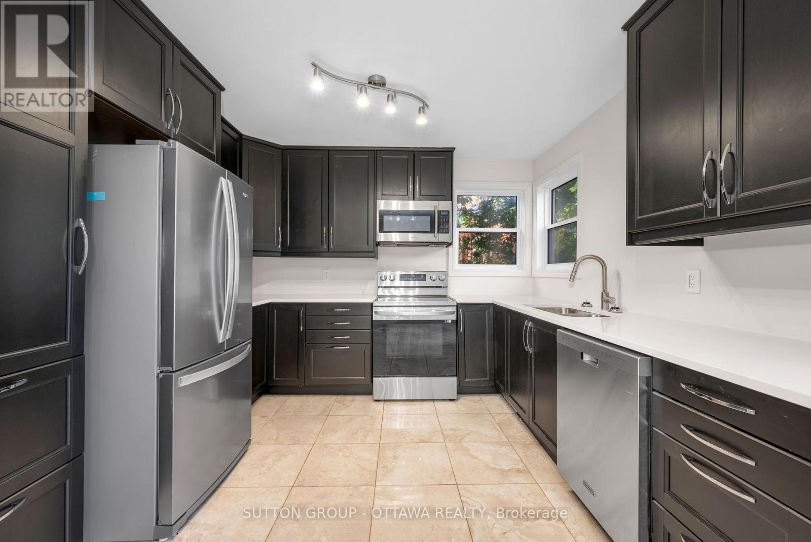 1 Marielle Court, Ottawa, Ontario  K2B 8P3 - Photo 9 - X12459098