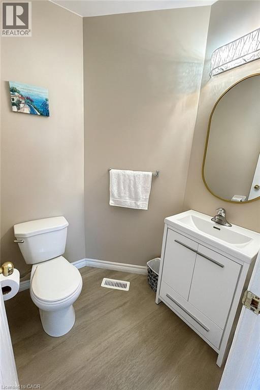 988 Prosperity Court, London, Ontario  N5V 5C7 - Photo 4 - 40778560